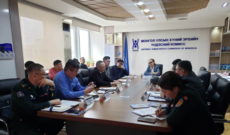 Монгол Улс дахь хүний эрх, эрх чөлөөний байдлын талаарх 22 дахь илтгэлд төрийн үйлчилгээний болон төрийн тусгай албан хаагчдын хөдөлмөрлөх нөхцөлийн талаар тусгана
